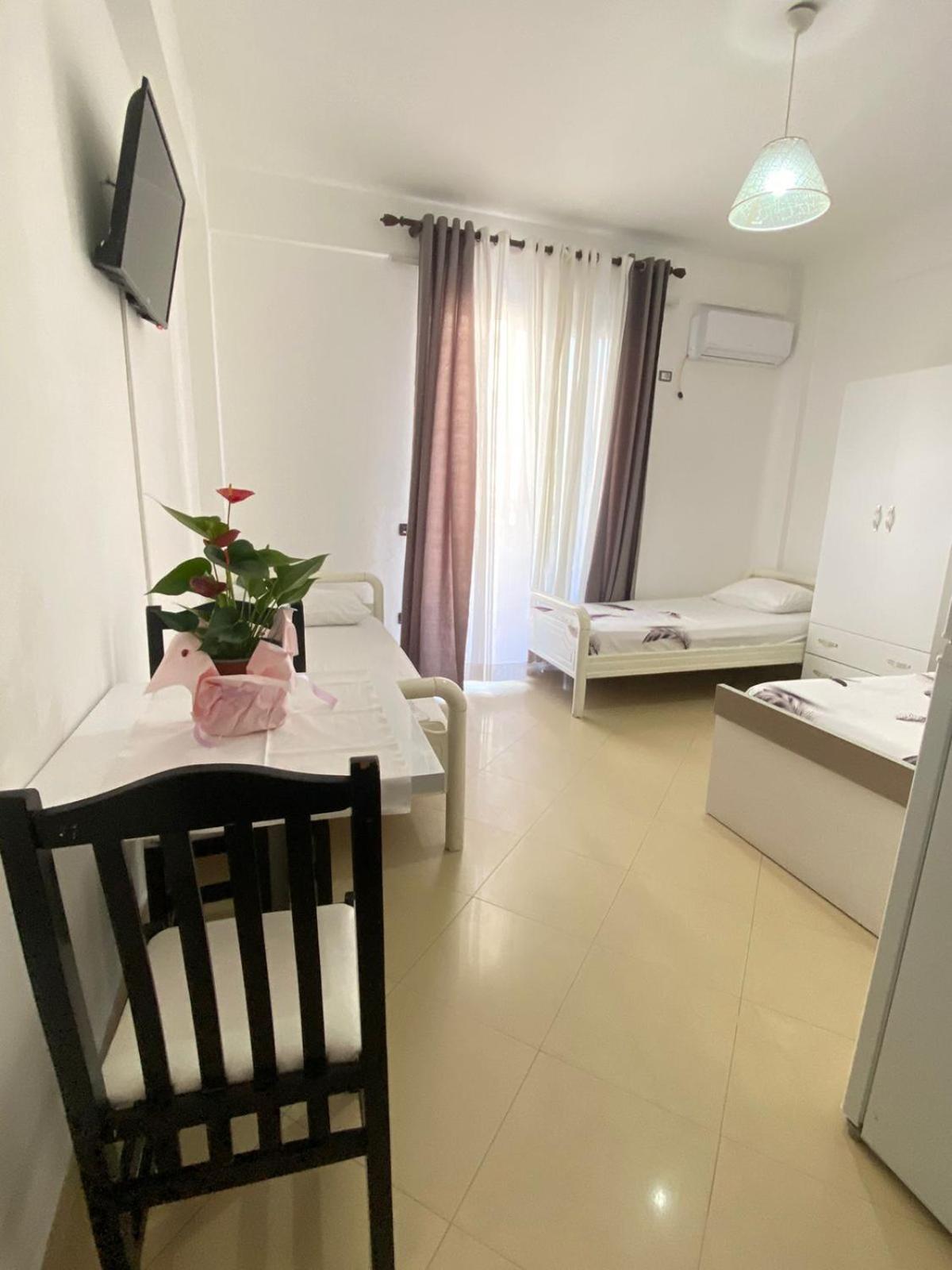 Marra'S Rooms Durrës Buitenkant foto