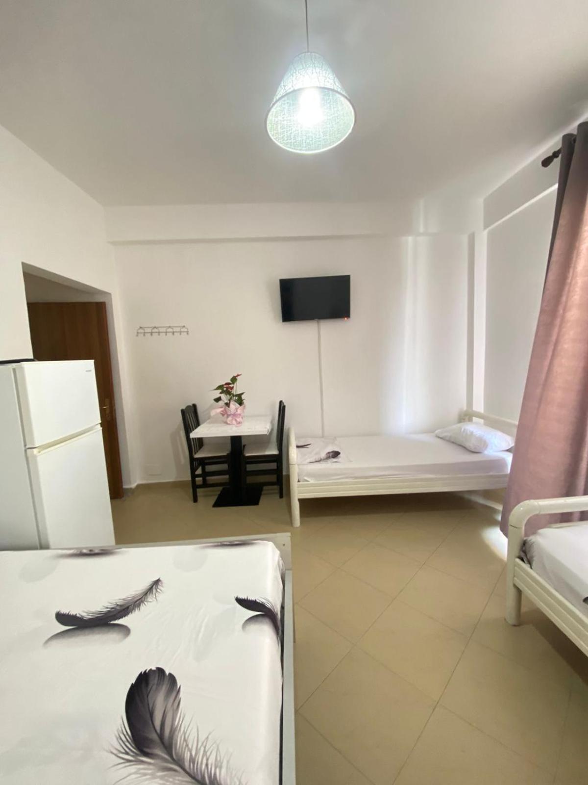 Marra'S Rooms Durrës Buitenkant foto
