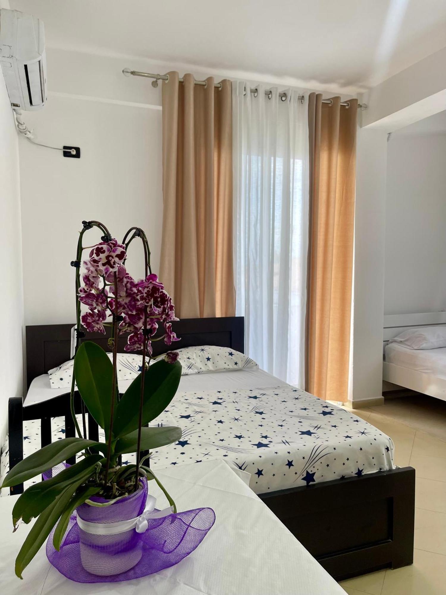 Marra'S Rooms Durrës Buitenkant foto